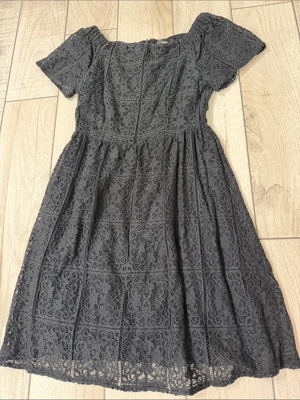 Black Lace Midi Dress with Short Sleeves